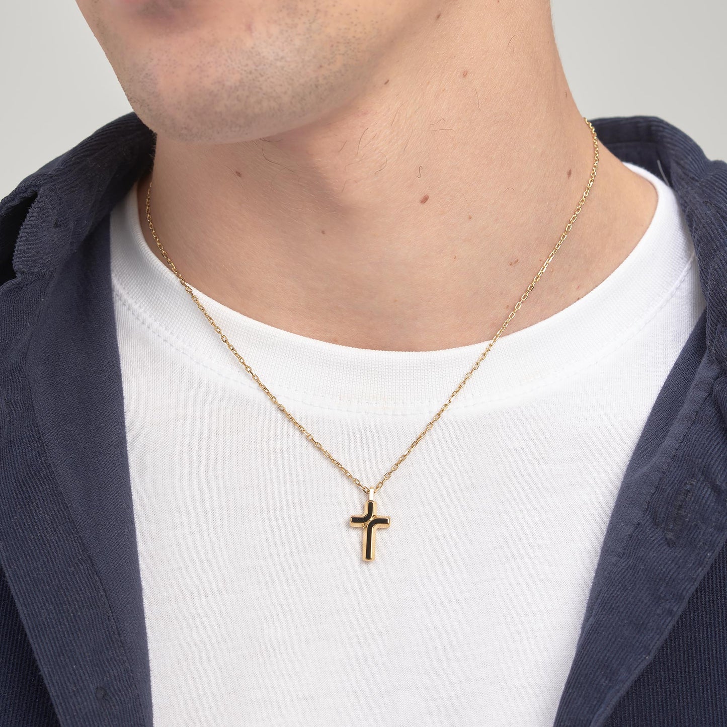 Collar Backliner baño de pvd en oro de 14K con colgante en forma de cruz y esmalte negro