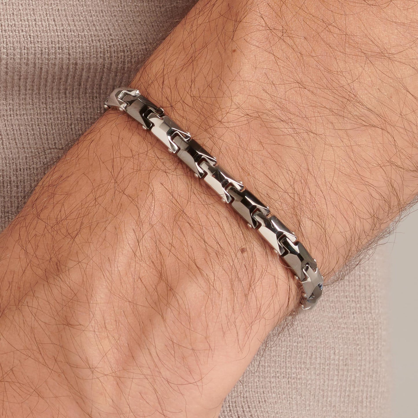 Brazalete Backliner revestimiento de pvd color rutenio