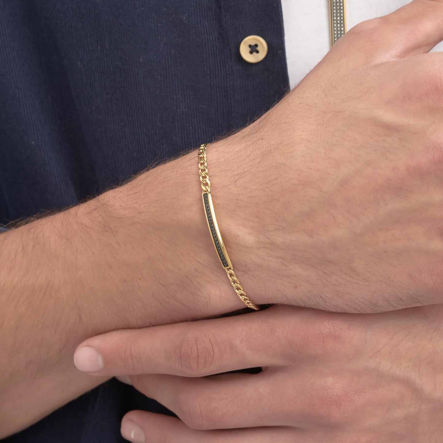 Brazalete Ink baño de pvd en oro de 14 quilates con circonita cúbica negra