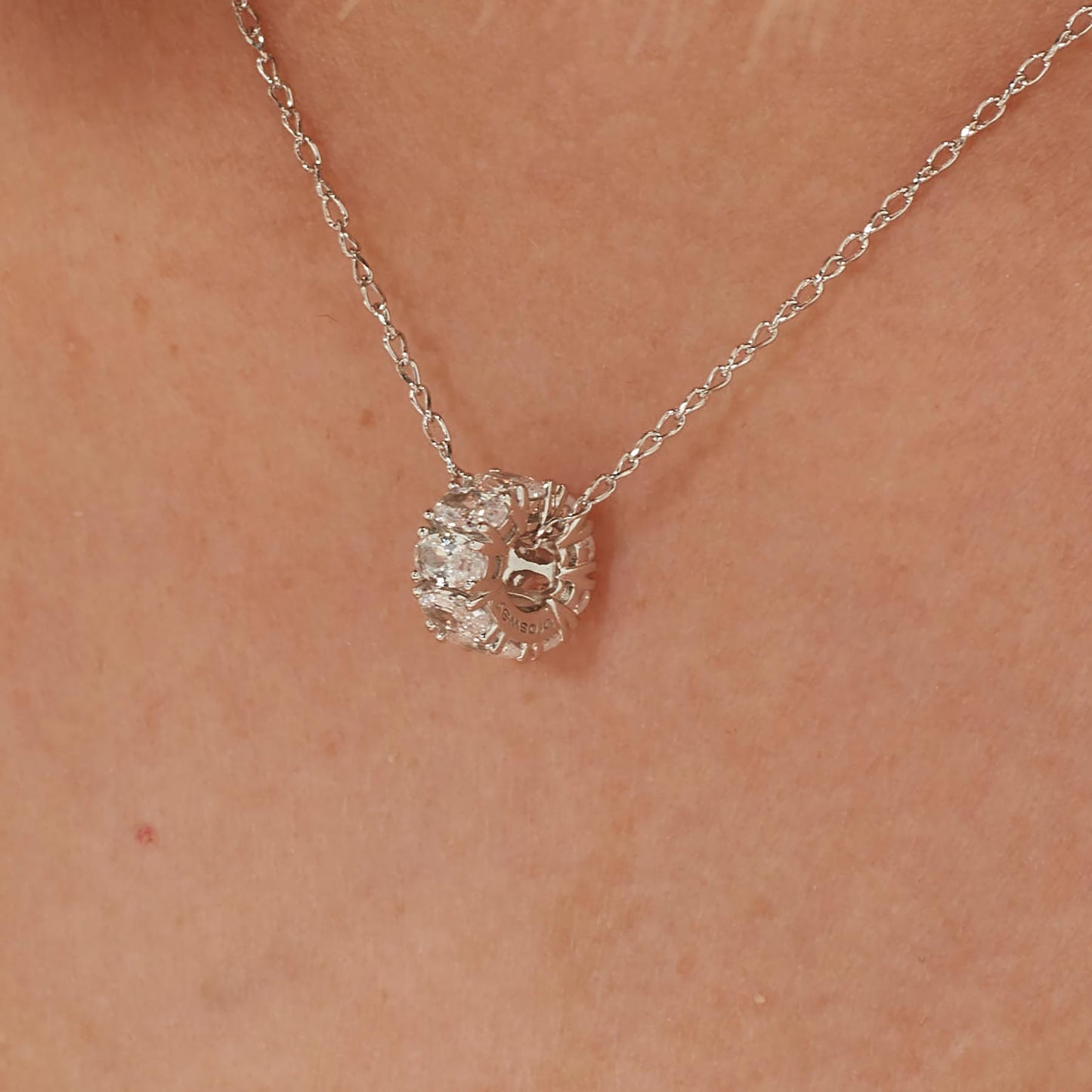 Charm Fancy con circonita cúbica oval