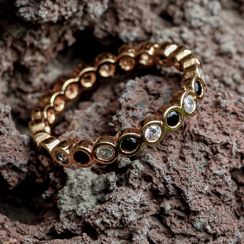 Anillo Churumbela biselado dorado con negro