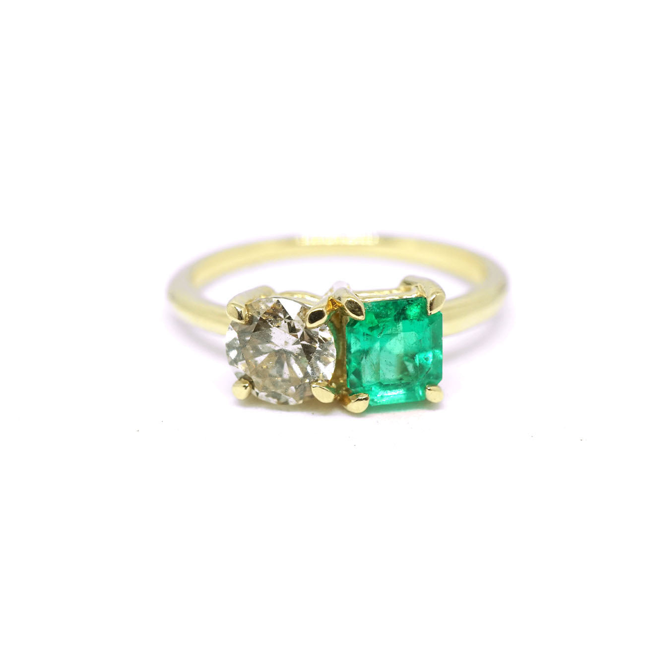 Anillo Tú & Yo oro amarillo 14K piedra diamante esmeralda champagne verde intenso